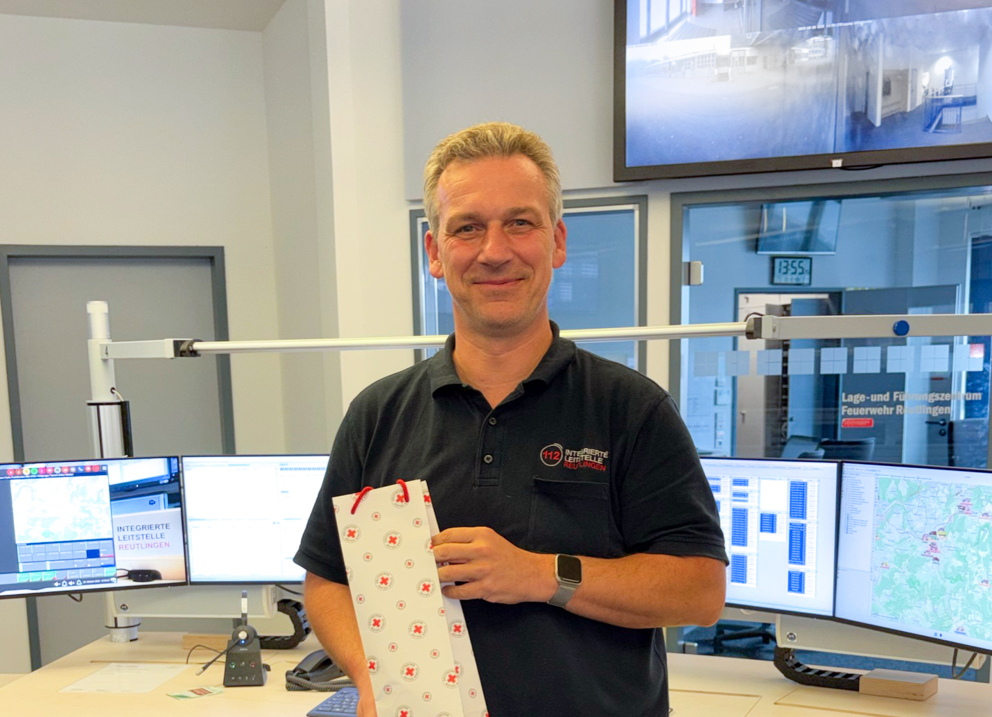 Ralf Wiegleb in der Integrierten Leitstelle für Feuerwehr und Rettungsdienst in Reutlingen.