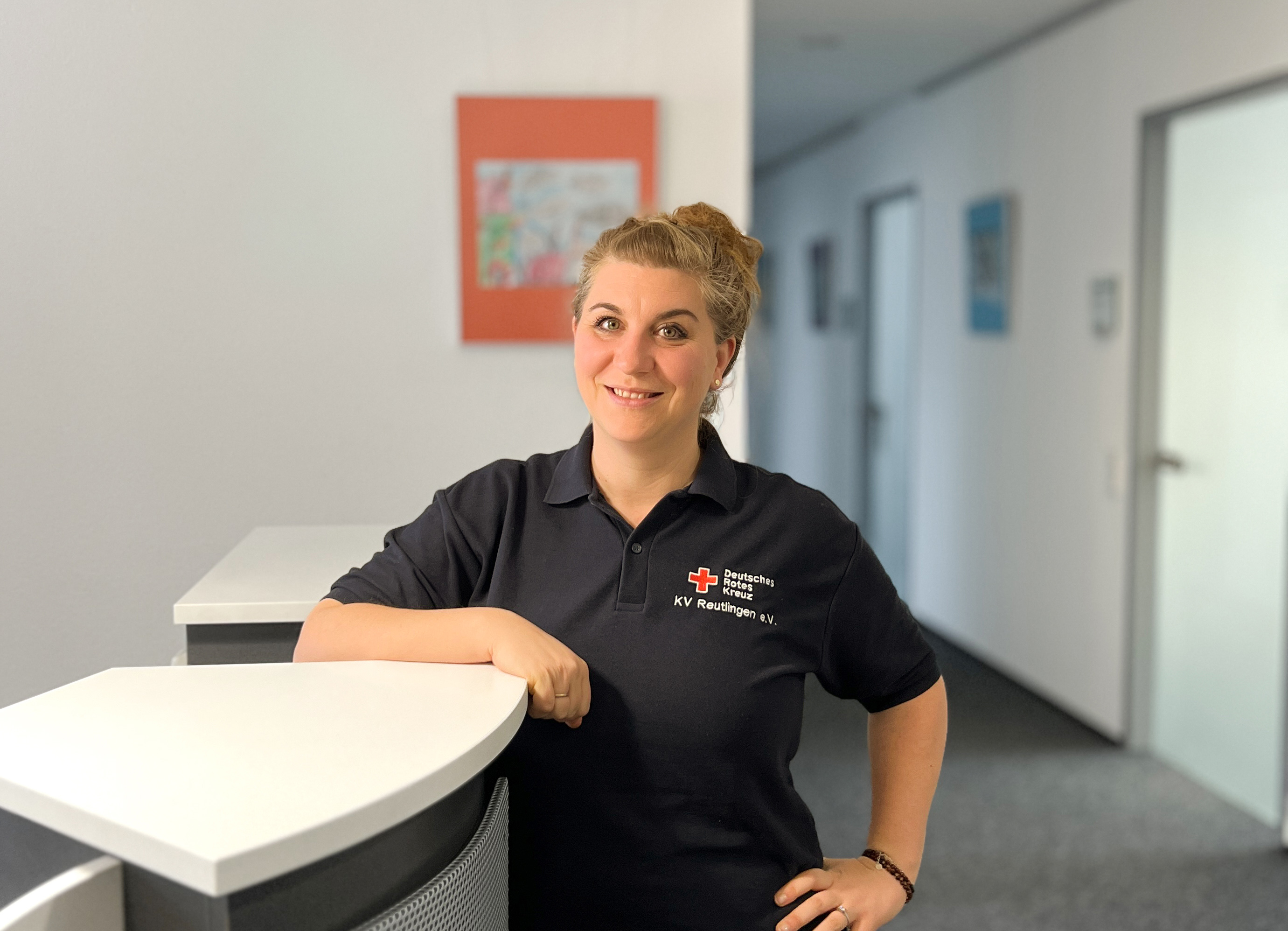 Das Bild zeigt Verena Steinhäußer-Berenz am Empfang der DRK-Kreisgeschäftsstelle Reutlingen 