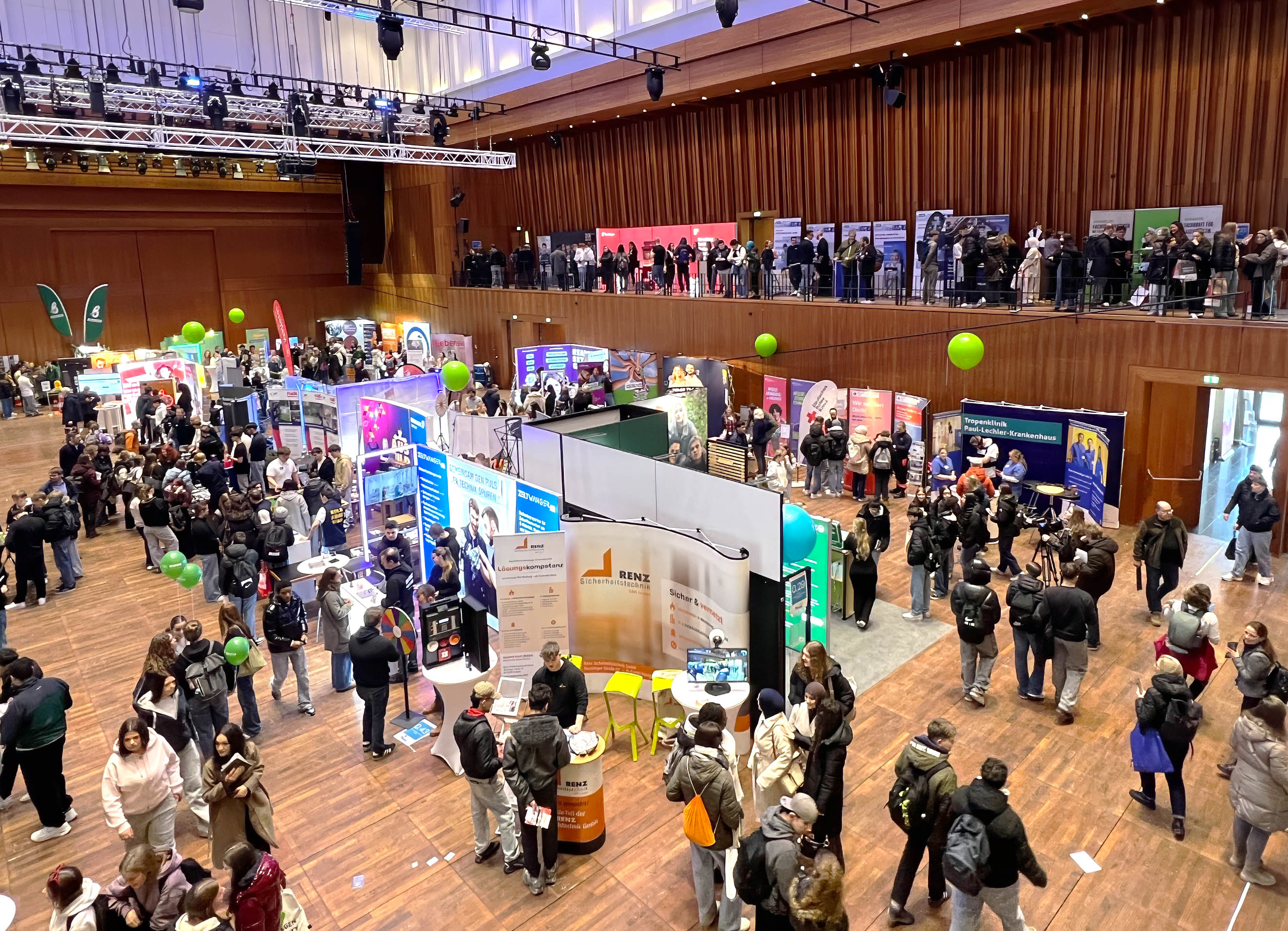 Das Bild zeigt den Veranstaltungsraum der Stadthalle Reutlingen 